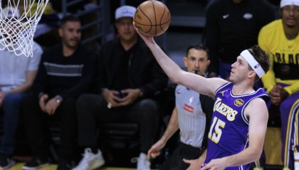 开云体育网址-湖人2将回暖彻底拔高上限！里弗斯连爆三场，艾顿统治内线攻守！